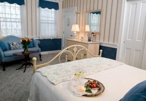 Classic Double Room | Individually decorated, individually furnished, iron/ironing board