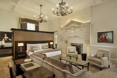 Deluxe Suite, 1 King Bed (Main House) | Hypo-allergenic bedding, minibar, in-room safe, individually decorated