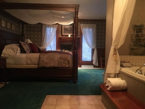 Romantic Suite, 1 King Bed with Sofa bed, Non Smoking | Jetted tub