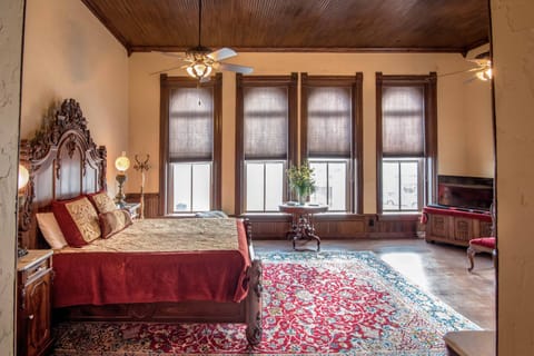 Romantic Suite, Ensuite, City View (Jesse James Suite) | Individually decorated, individually furnished