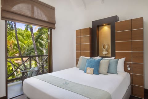 Tropical Pool Villa | Minibar, in-room safe, desk, iron/ironing board