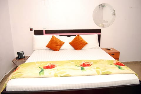 Deluxe Room | Premium bedding, in-room safe, individually decorated