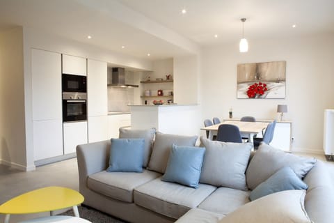 Superior Apartment, 1 Bedroom, Non Smoking | Private kitchen | Shared fridge, microwave