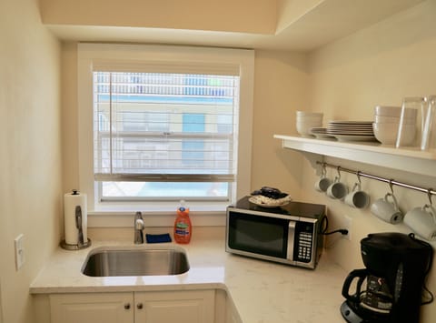 Suite, 1 Bedroom (Gulf Side) | Private kitchen | Microwave, coffee/tea maker