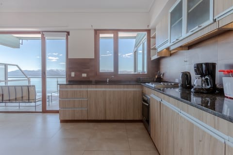 Deluxe Penthouse, 3 Bedrooms, Lake View (TD4) | Private kitchen | Full-size fridge, microwave, oven, stovetop