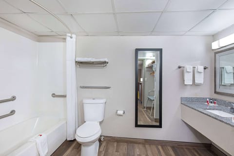 Room, 1 King Bed, Non Smoking | Accessible bathroom