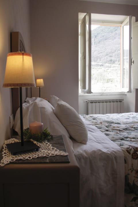 Double Room | Desk, free WiFi, bed sheets