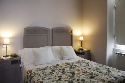 Double Room | Desk, free WiFi, bed sheets