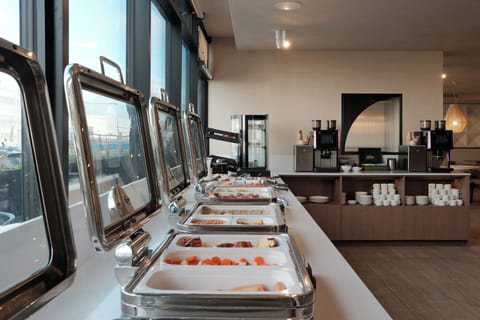Daily buffet breakfast (EUR 14.90 per person)