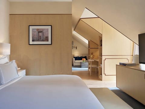 Junior Suite | Egyptian cotton sheets, premium bedding, down comforters, minibar