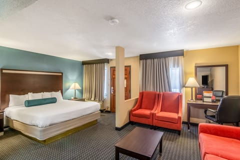Suite, 1 King Bed | Premium bedding, down comforters, desk, blackout drapes