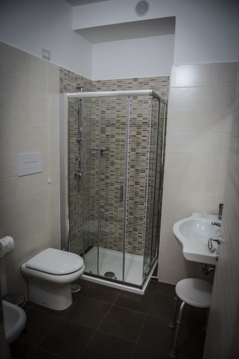 Triple Room, Multiple Beds | Bathroom | Shower, bidet, towels