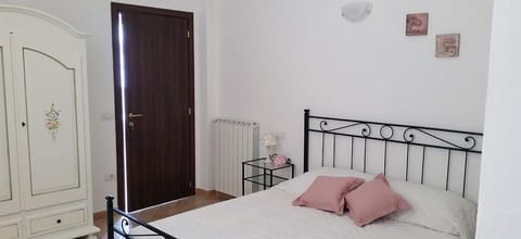 Desk, soundproofing, rollaway beds, free WiFi