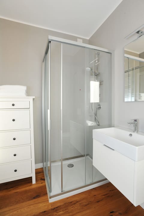 Triple Room | In-room safe, soundproofing, free WiFi