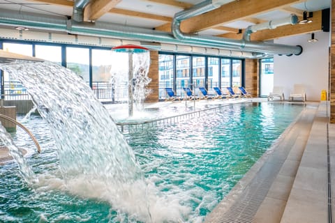 Indoor pool, sun loungers