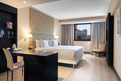 Superior Room | Premium bedding, down comforters, pillowtop beds, minibar