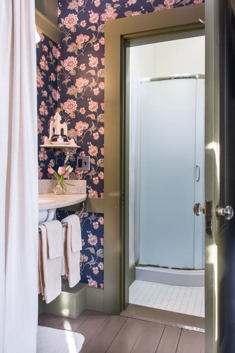 Room (Belmont) | Bathroom | Hair dryer, bathrobes, towels