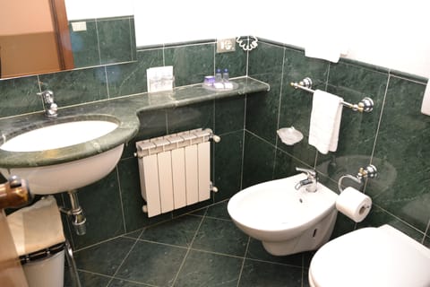 Combined shower/tub, free toiletries, hair dryer, slippers