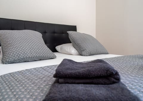 Premium Studio (L'Olivier) | Minibar, in-room safe, individually decorated, individually furnished