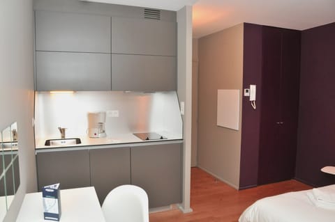 Standard Studio | Private kitchenette | Fridge, microwave, stovetop, dishwasher