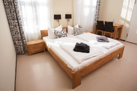 Double Room, Non Smoking | Soundproofing, free WiFi, bed sheets