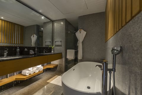 Executive suite with Executive Lounge Access & One way airport Transfer | Bathroom | Shower, rainfall showerhead, designer toiletries, hair dryer