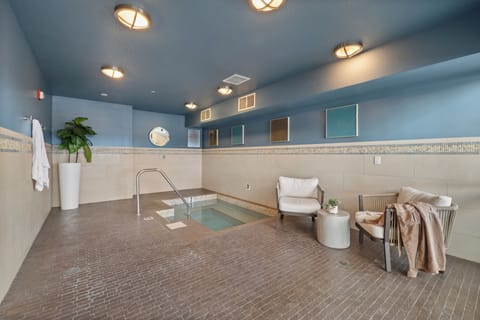 Indoor spa tub