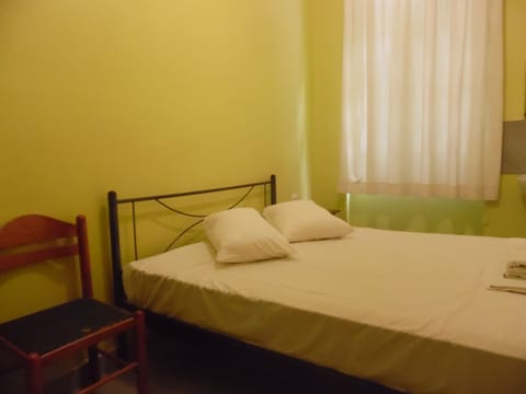 Double Room, Shared Bathroom | Iron/ironing board, free WiFi, bed sheets