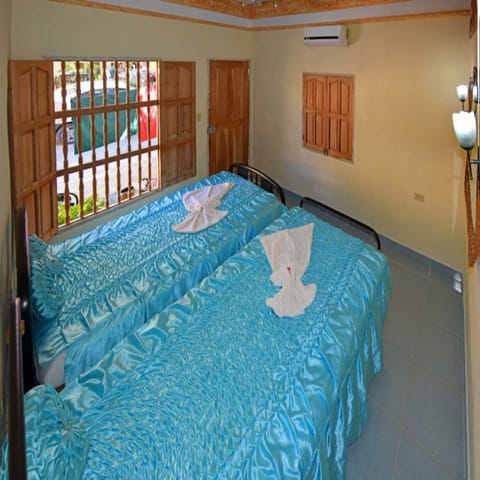 Double Room, 1 Queen Bed, Non Smoking | Minibar, blackout drapes, iron/ironing board, bed sheets