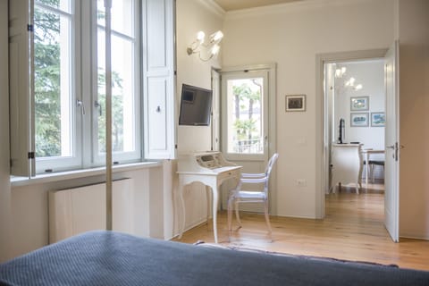 Comfort Suite | Down comforters, memory foam beds, in-room safe, individually decorated