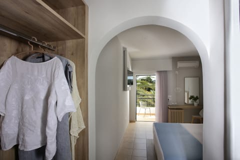 In-room safe, free WiFi, bed sheets