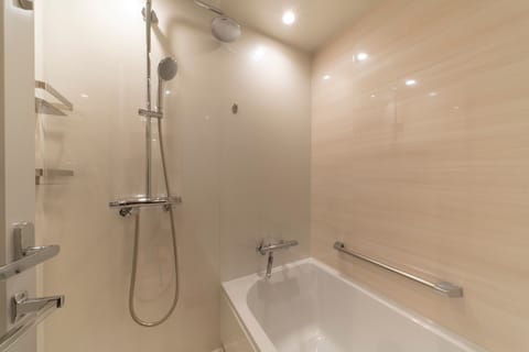 Separate tub and shower, rainfall showerhead, hair dryer, slippers