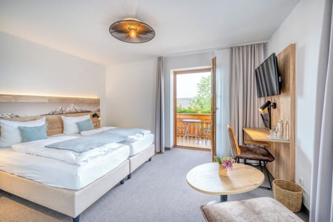 Double room with balcony/terrace | Blackout drapes, free WiFi, bed sheets