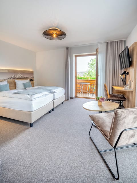 Blackout drapes, free WiFi, bed sheets