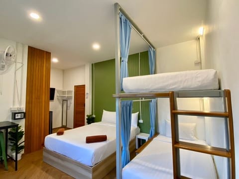 Family Room | In-room safe, free WiFi, bed sheets