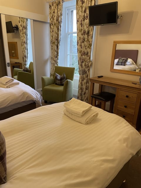 Classic Twin Room | Desk, iron/ironing board, free WiFi, bed sheets