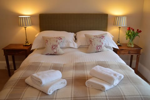 Classic Double Room | Desk, iron/ironing board, free WiFi, bed sheets