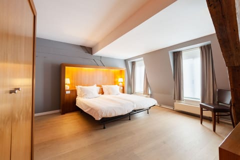 Signature Double Room | In-room safe, desk, laptop workspace, soundproofing