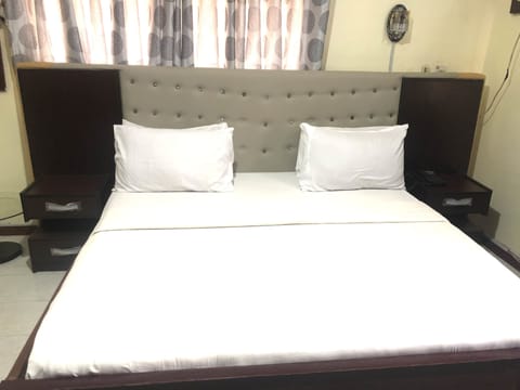 Deluxe Double Room, 1 Double Bed, Non Smoking | Desk, laptop workspace, free WiFi, bed sheets