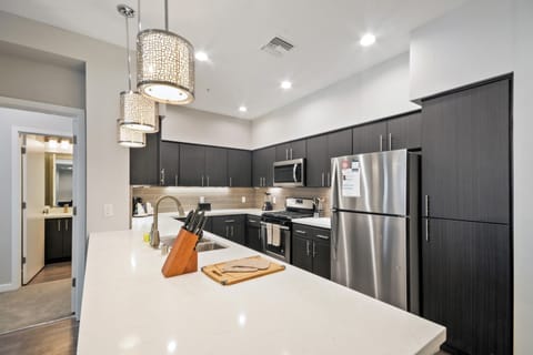 Luxury Apartment, 2 Bedrooms | Private kitchen | Full-size fridge, microwave, oven, stovetop