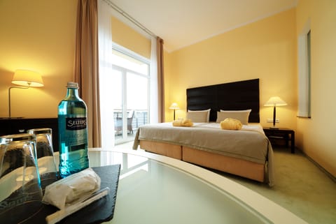 Comfort Double Room, City View | Hypo-allergenic bedding, minibar, in-room safe, desk