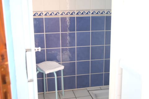Superior Suite, Private Bathroom, Garden View (Suite des Pres) | Bathroom shower