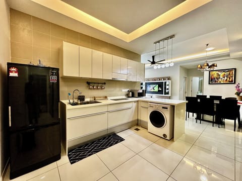 Apartment, 2 Bedrooms | Private kitchen | Full-size fridge, microwave, oven, stovetop