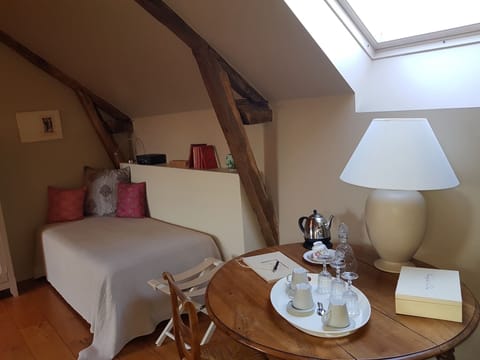 Room | Premium bedding, individually decorated, individually furnished, desk