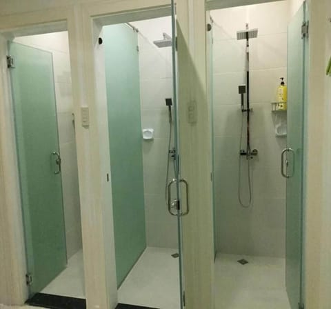 Shared Dormitory, Mixed Dorm | Bathroom | Shower, free toiletries, towels