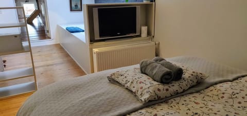 1 bedroom, individually decorated, individually furnished, free WiFi