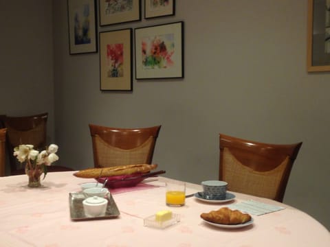 Free daily continental breakfast