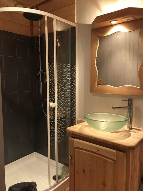 Standard Quadruple Room, Mountain View | Bathroom | Shower, towels