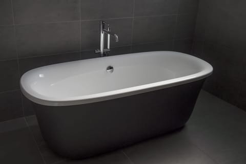 Executive Suite (Cielo 6) | Bathroom sink