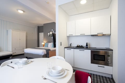 Deluxe Studio, Kitchen | Desk, free WiFi, bed sheets